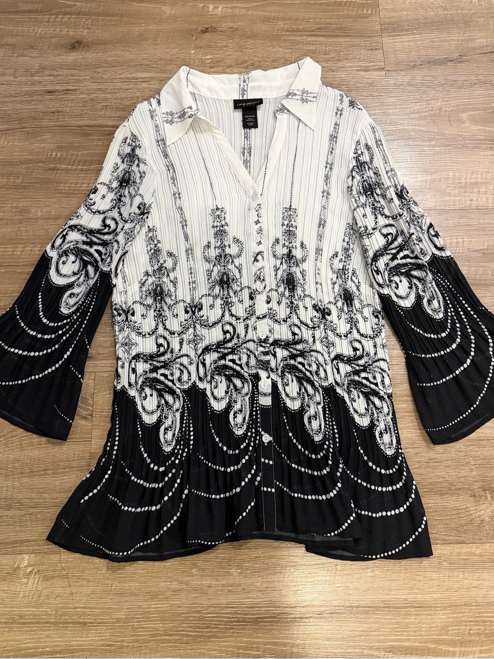 Lane Bryant Black & White Printed Button Down Blouse